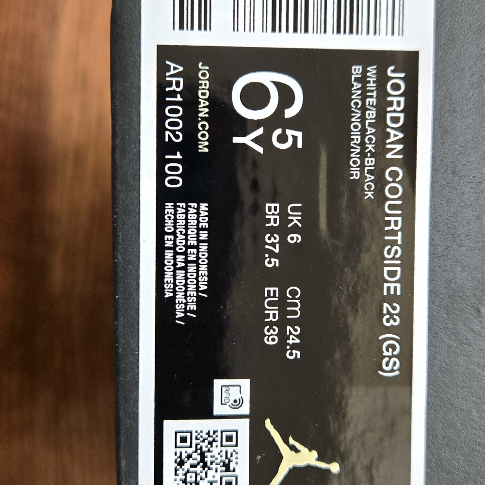 Jordan Kids Sneakers - White and Black - Picture 2 of 4
